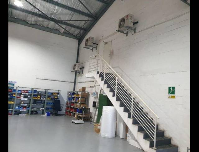1,065M² WAREHOUSE TO LET IN MARCONI BEAM INDUSTRIA